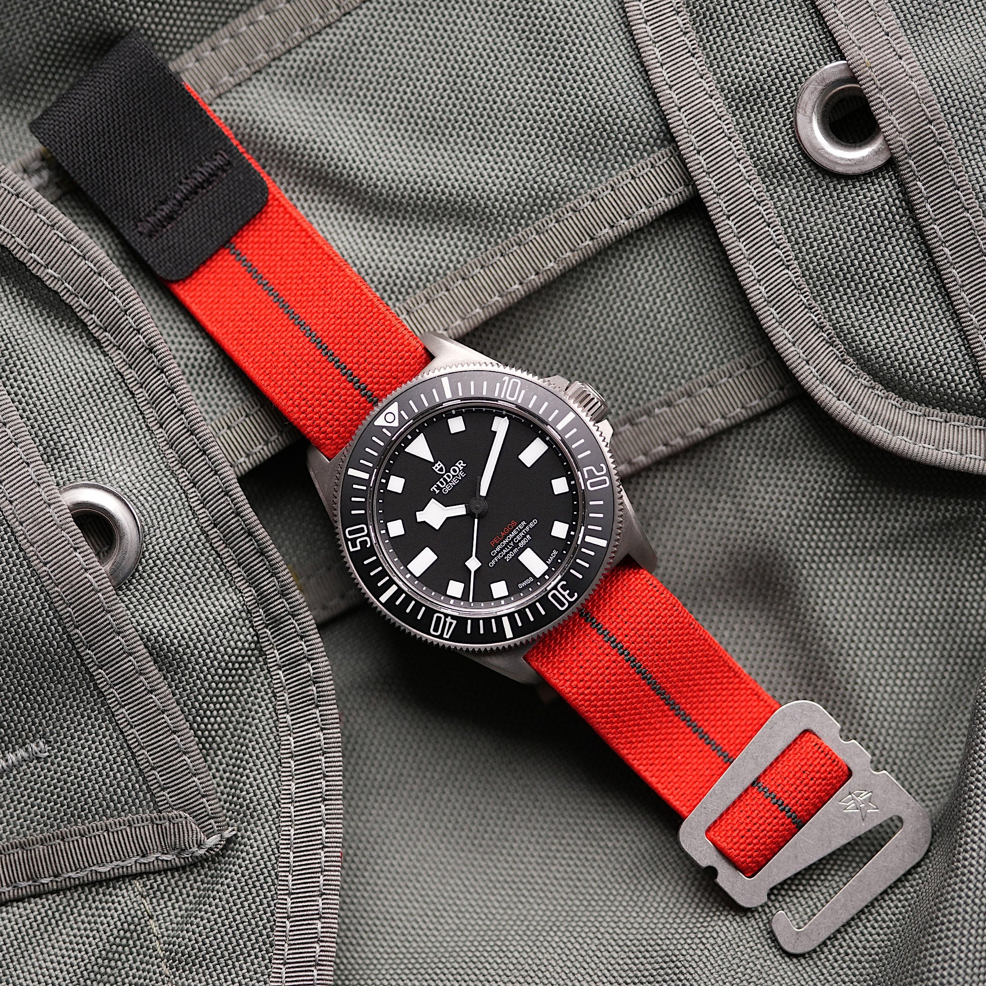 Grappleband Red / Charcoal [Fixed Bar & Spring Bar Compatible]