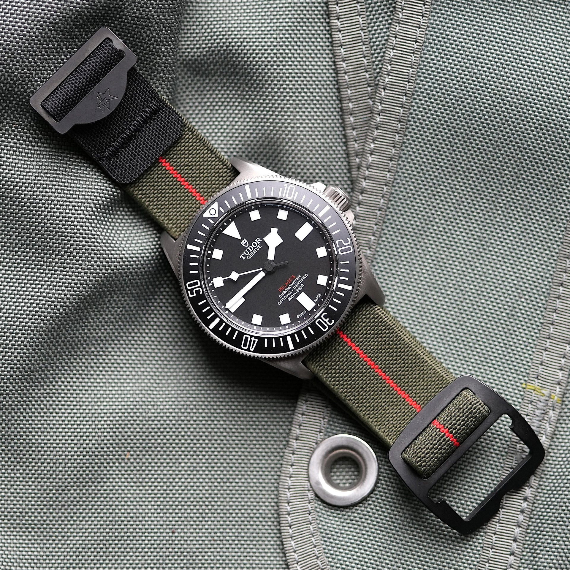 Riggerband M2 Dark PVD Green/Red [Fixed Bar Spring Bar